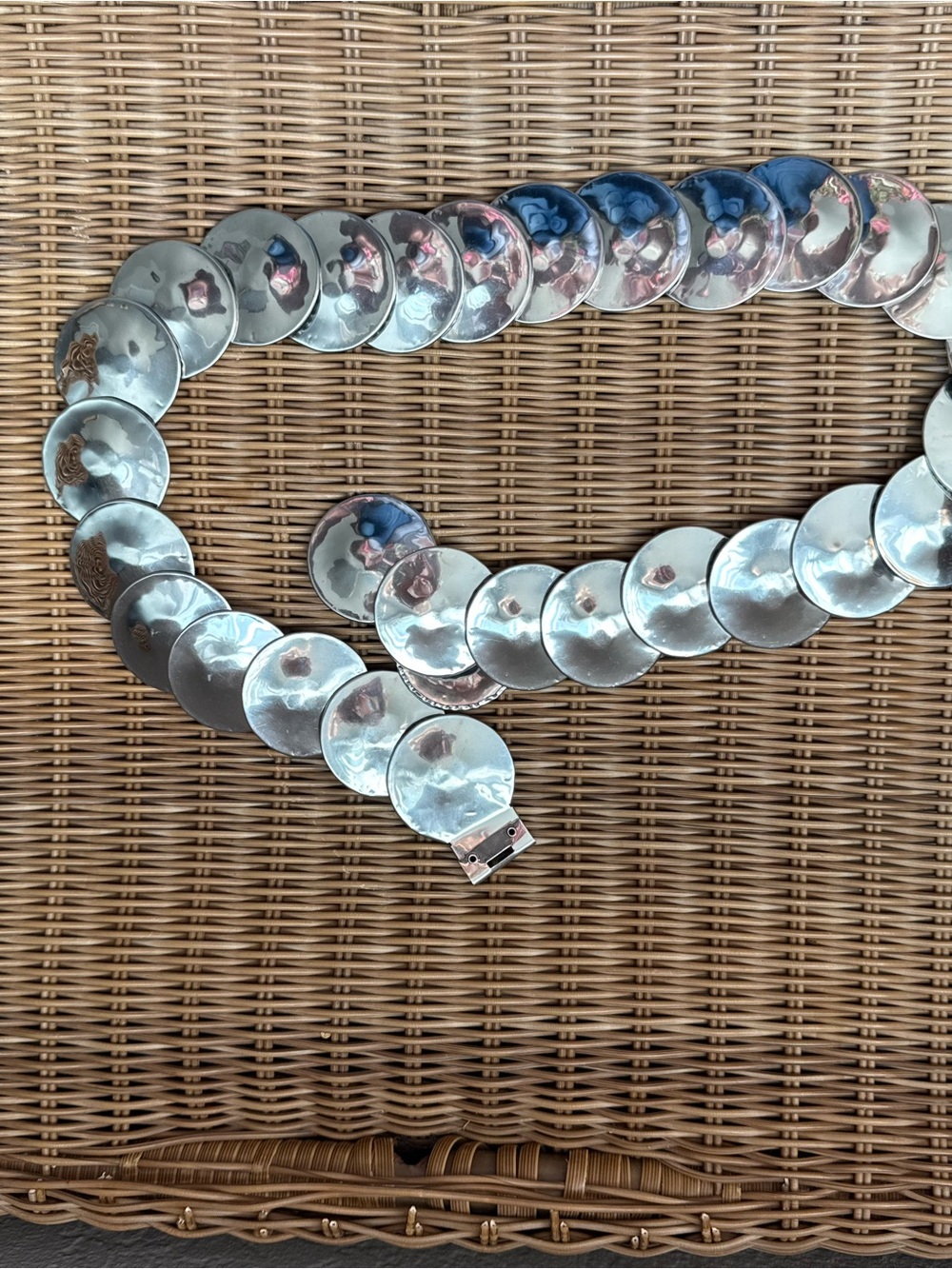 Silver-Tone Overlapping Disc Stretch Belt | Repair Needed